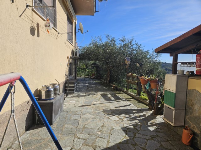 PORZIONE DI BIFAMILIARE